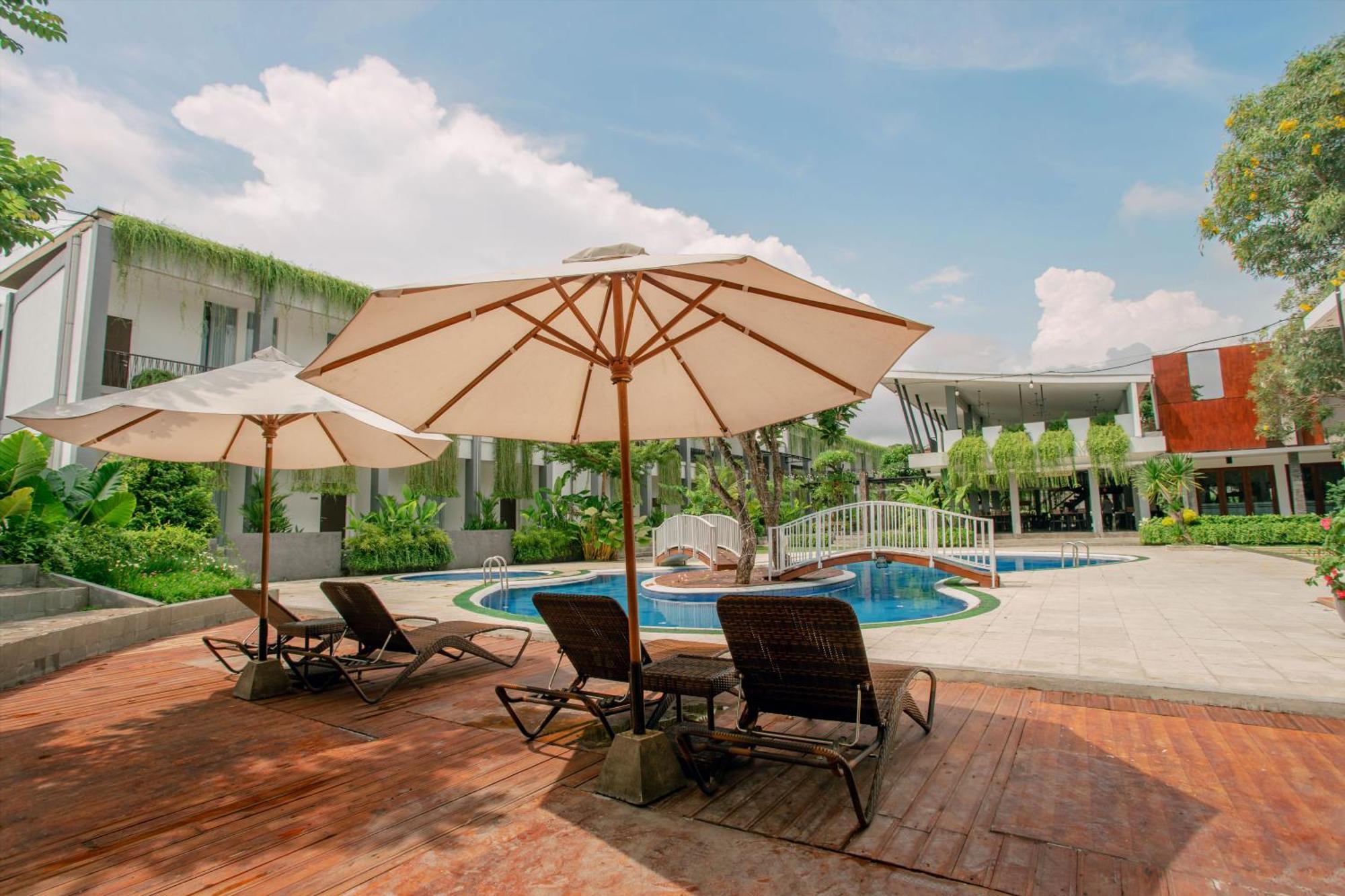 Lpp Garden Hotel Maguwo Exterior photo